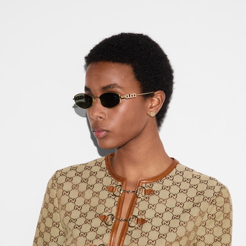 Gafas de sol con montura ovalada