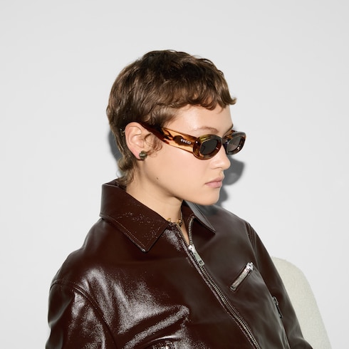 Oval frame sunglasses