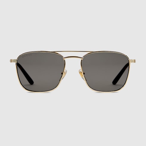 Sonnenbrille mit eckigem Rahmen