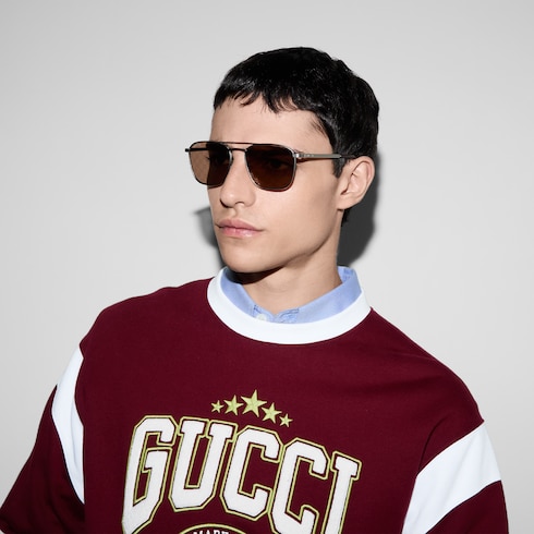 Sonnenbrille mit eckigem Rahmen