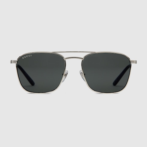 Gafas de sol con marco cuadrado