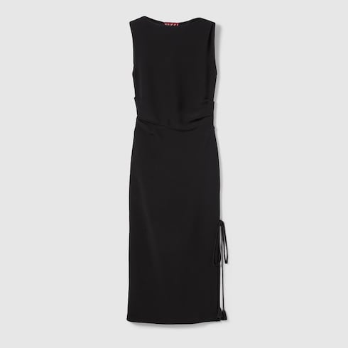 Robe en crêpe de soie avec broderie