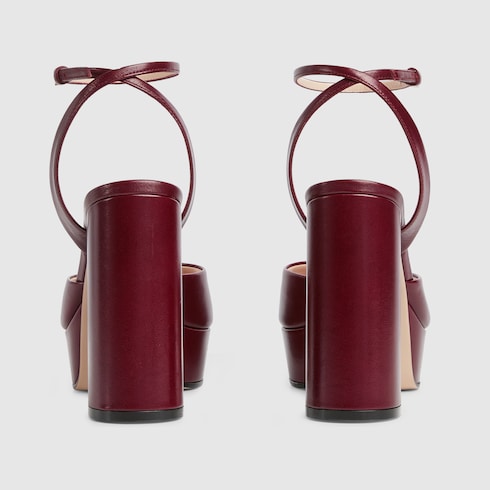 Sandalia plataforma con Horsebit para mujer