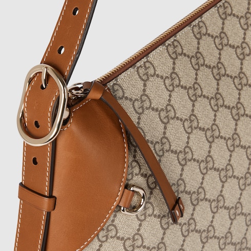 Bolso de hombro GG Emblem tamaño grande