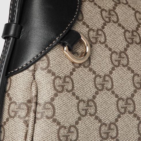 Borsa a spalla GG Emblem misura piccola