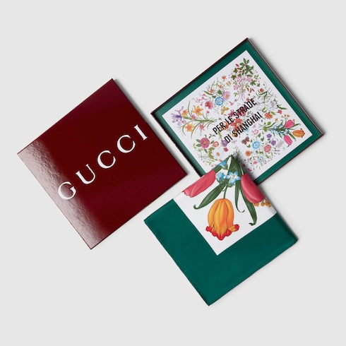 Pañuelo de seda con estampado del proyecto 90 x 90