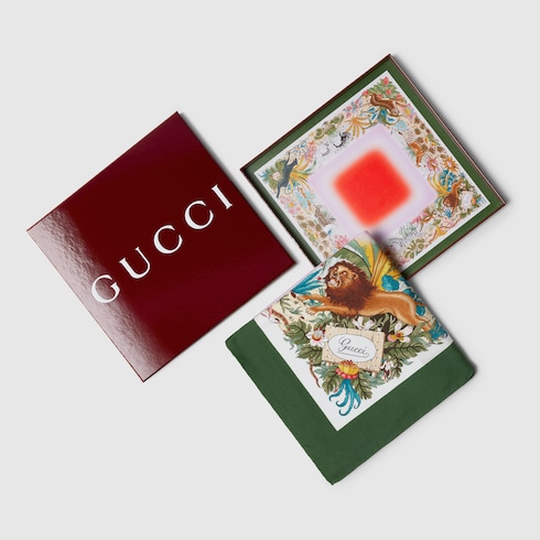 Pañuelo de seda con estampado del proyecto 90 x 90