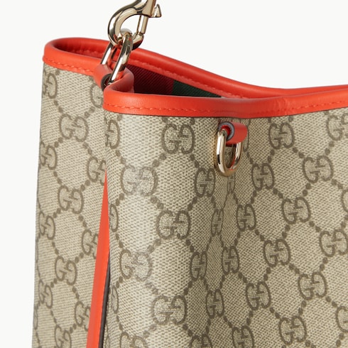 Borsa a secchiello GG Emblem misura media