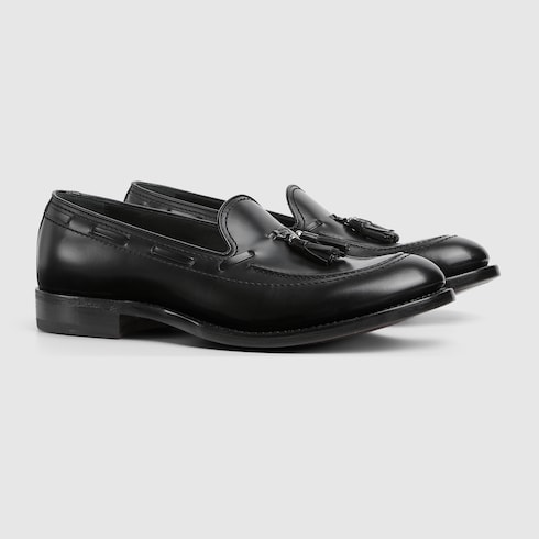 Men's loafer with tassel detail