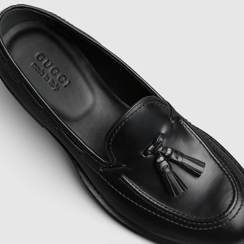 Men's loafer with tassel detail