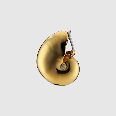 Shell-shaped earrings