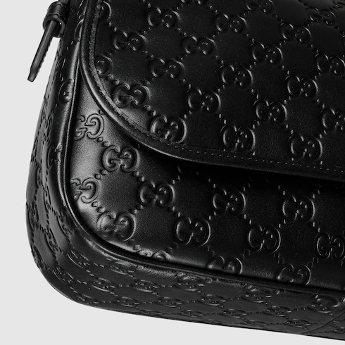 GG Emblem medium shoulder bag