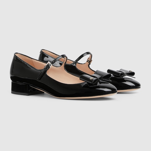 Women's ballet flat with bow
