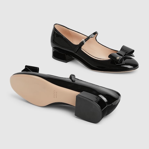 Women's ballet flat with bow