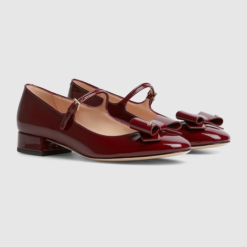 Women's ballet flat with bow