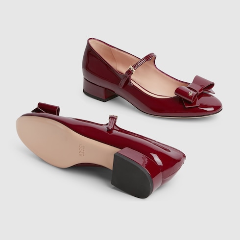 Women's ballet flat with bow