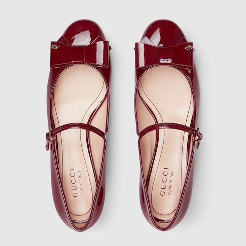 Ballerina donna con fiocco
