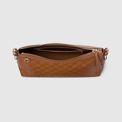 GG Emblem medium shoulder bag Detail 8