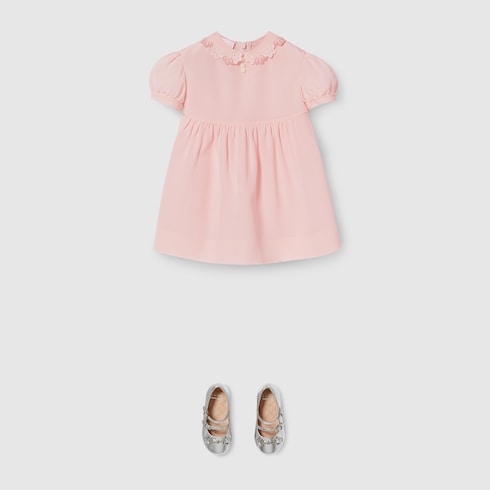 Robe pour bébé en soie brodée