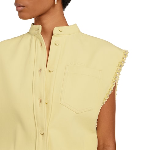 Top in denim con ricamo