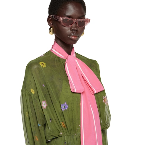 Robe longue plissée en soie imprimée