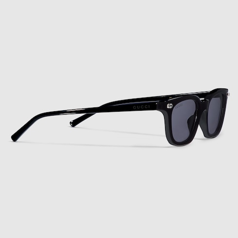 Gafas de sol con marco ovalado