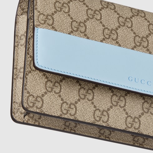 Cartera GG Emblem con cadena