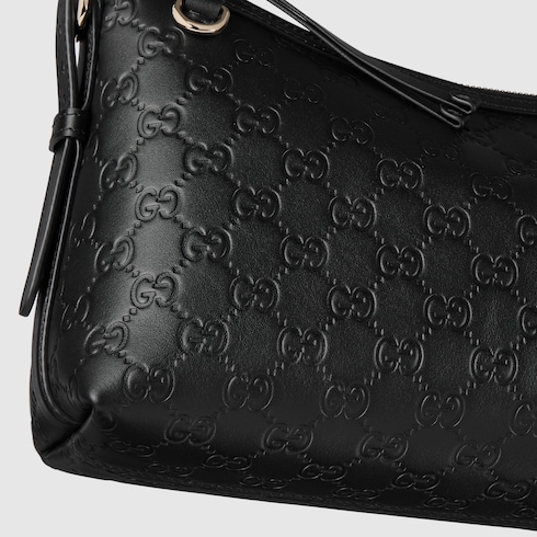 GG Emblem medium shoulder bag Detail 8