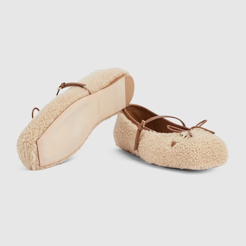 حذاء باليه مسطّح بطبعة Gucci Horsebit للنساء