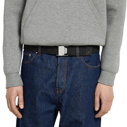 Belt with lift buckle