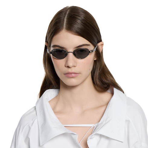 Oval frame sunglasses