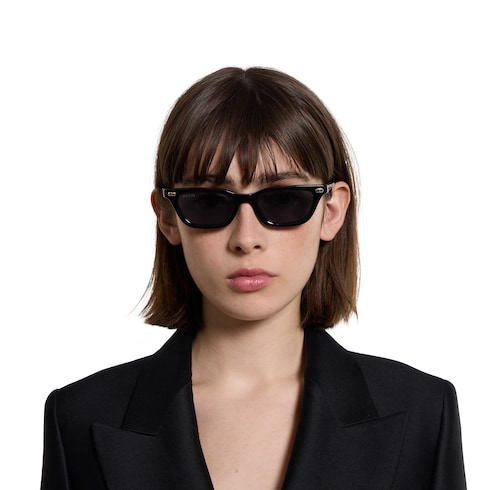Cat eye frame sunglasses