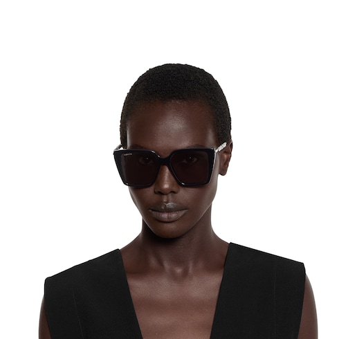 Sonnenbrille mit eckigem Rahmen
