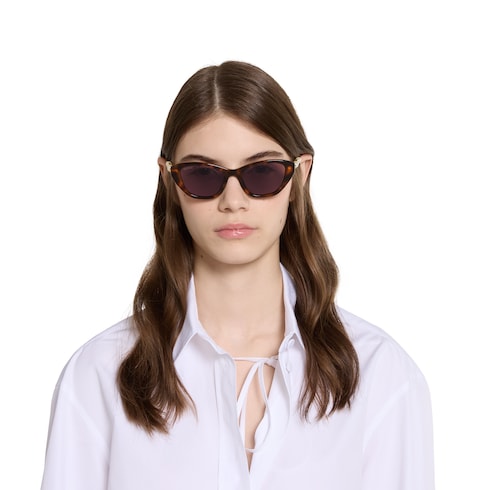 Sonnenbrille in Katzenaugenform