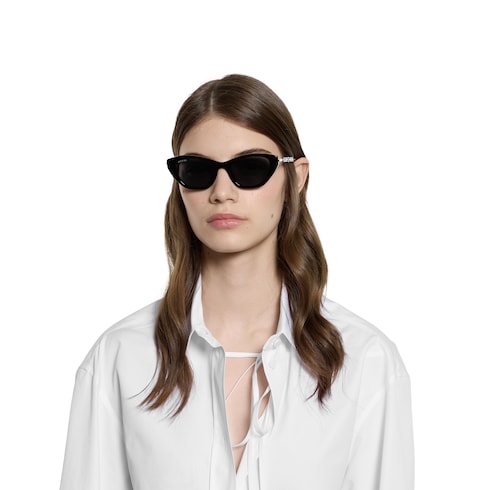Cat eye frame sunglasses