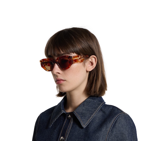 Cat eye frame sunglasses