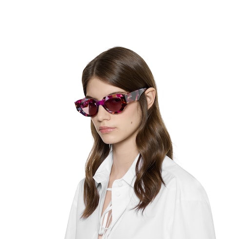 Cat eye frame sunglasses