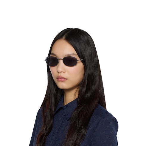 Oval frame sunglasses
