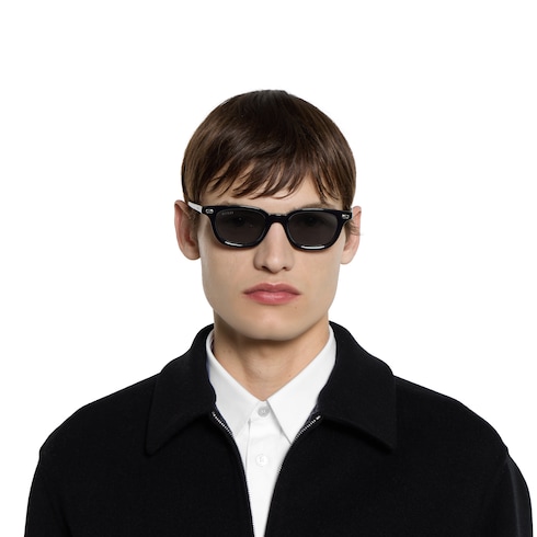 Sonnenbrille mit ovalem Rahmen