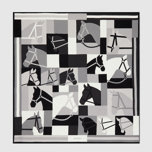 Chal de lana con motivo ecuestre