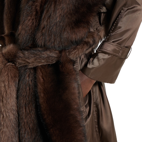 Manteau en shearling à poils longs avec ceinture