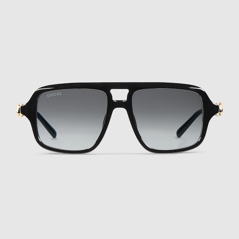 Sonnenbrille mit Rahmen im Navigator-Stil