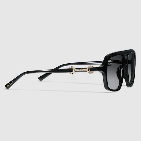 Sonnenbrille mit Rahmen im Navigator-Stil
