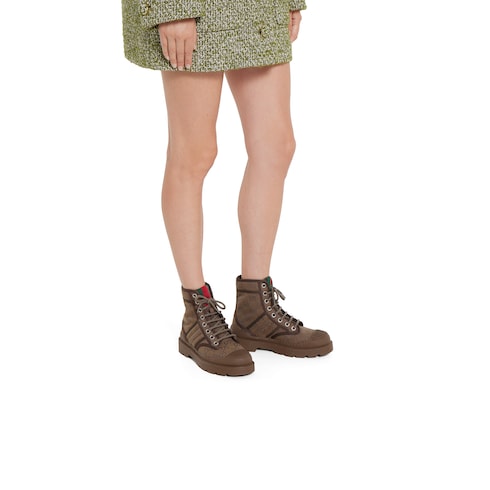 Women's boot with Web