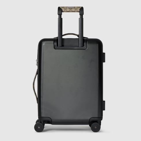 حقيبة السفر الأكبر حجماً المزوّدة بعجلات للحمل داخل الطائرة من Gucci Porter Light