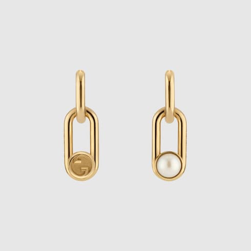 Earrings with mobile pearls