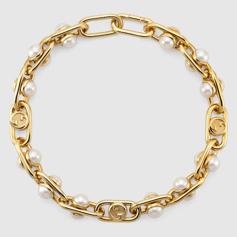 Necklace with mobile pearls