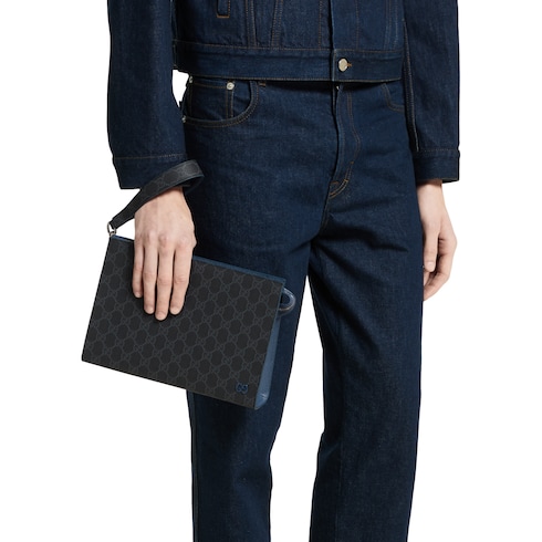 Mittelgroße Pouch mit blauem Besatz
