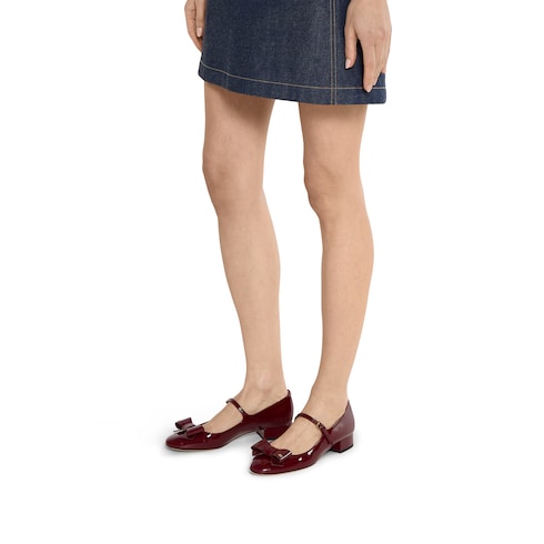 Women's ballet flat with bow