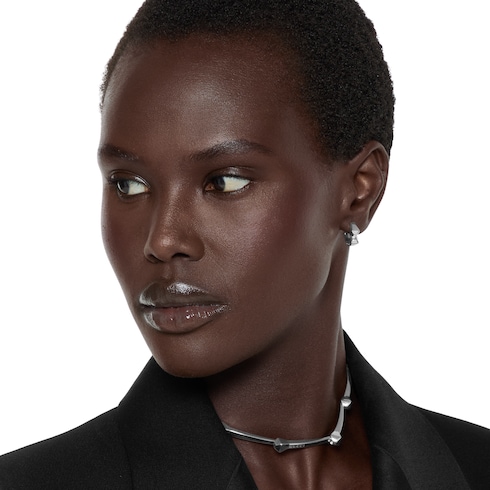 أقراط على شكل حلقة من Chiodo